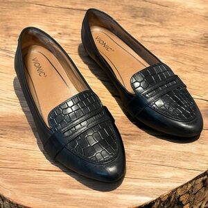 Vionic Savannah Black Crocodile-Patterned Loafers